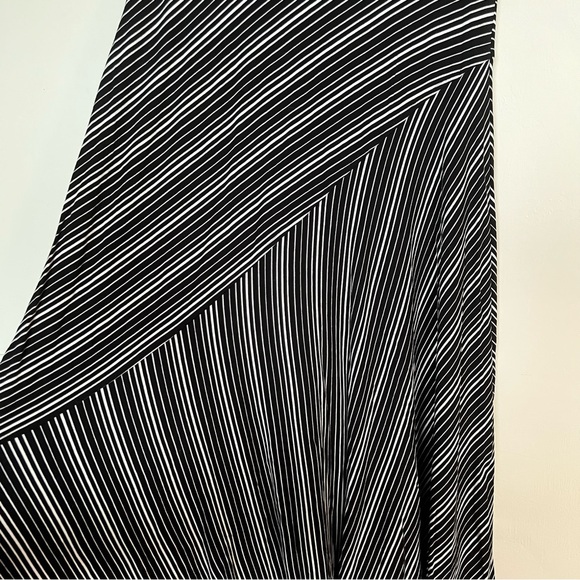 Chicos women’s Black/White Striped Stretch Maxi Skirt 0 - Picture 5 of 8